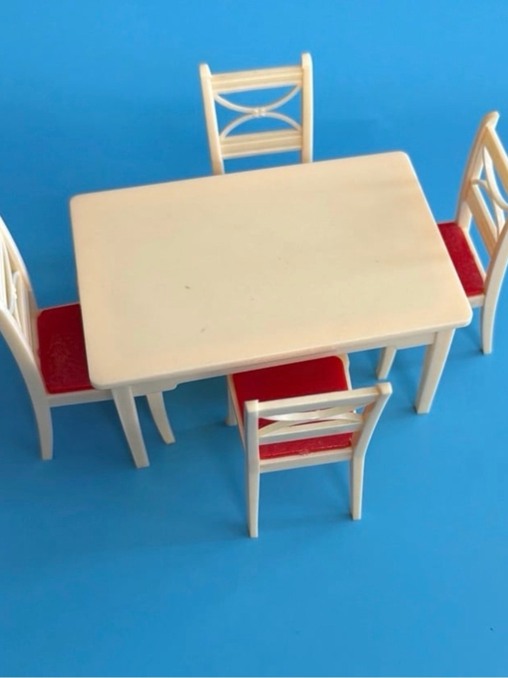 VTG 50’s Renwal Dollhouse Rectangular Off-White Table 4 Matching Red-Seat Chairs